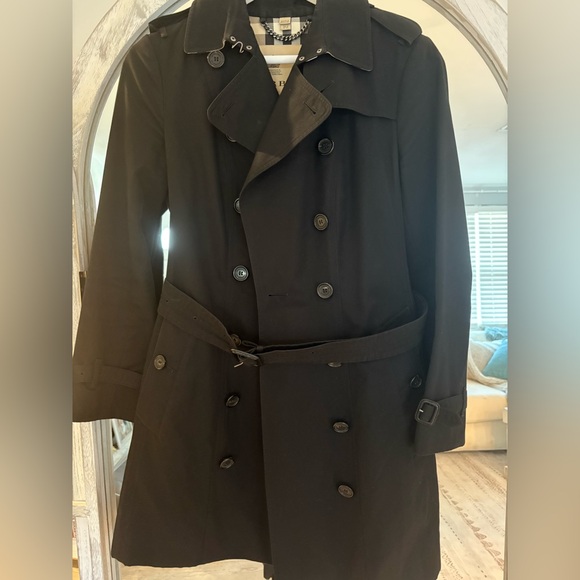 Burberry black sandrigham trench- medium length. - Picture 5 of 13